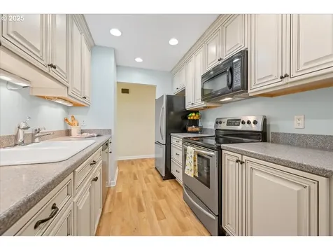 4220 NE 125th Place Portland OR 97230