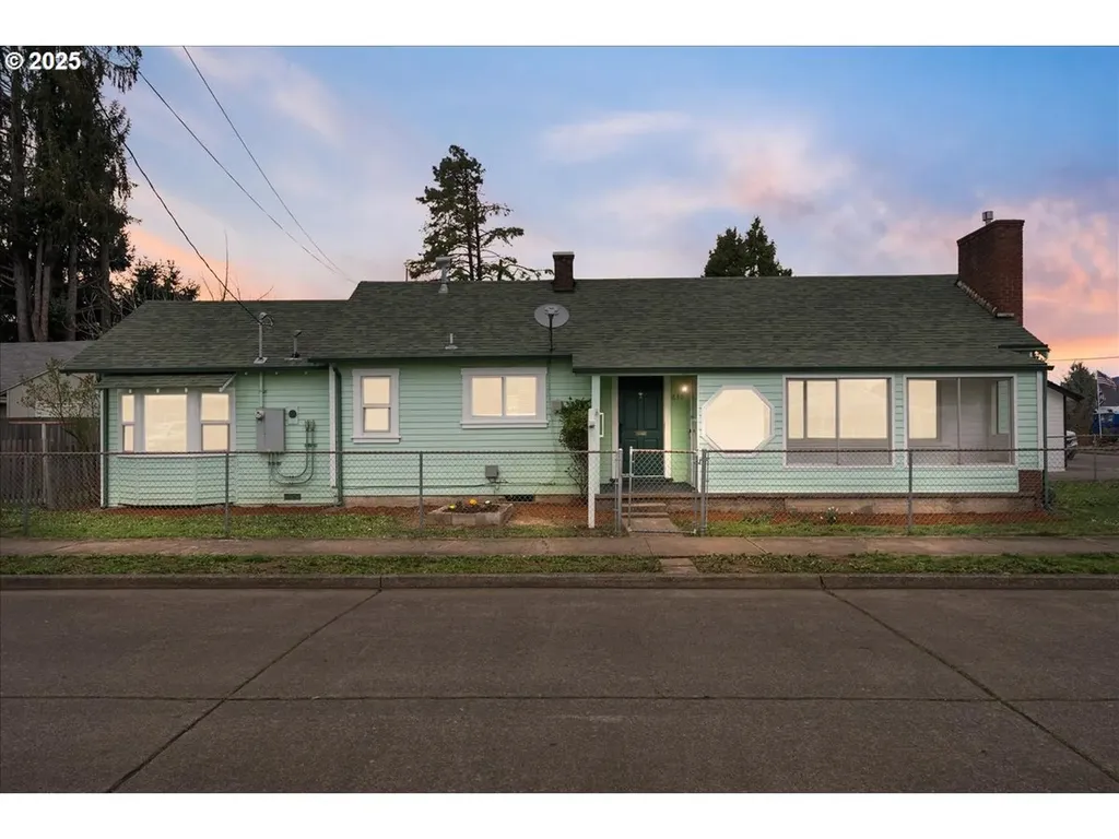 630 E Harrison Avenue Cottage Grove OR 97424