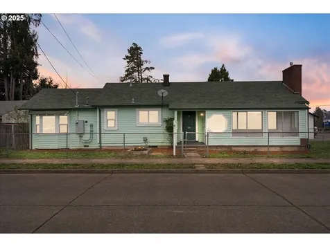 630 E Harrison Avenue Cottage Grove OR 97424