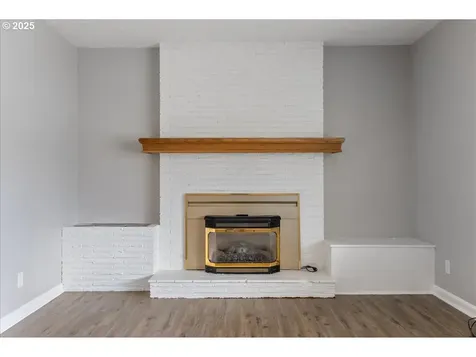 630 E Harrison Avenue Cottage Grove OR 97424