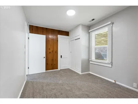 630 E Harrison Avenue Cottage Grove OR 97424