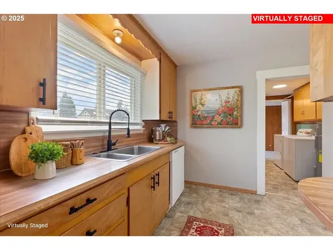 630 E Harrison Avenue Cottage Grove OR 97424