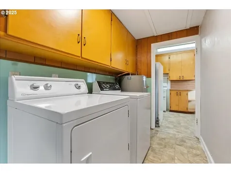 630 E Harrison Avenue Cottage Grove OR 97424