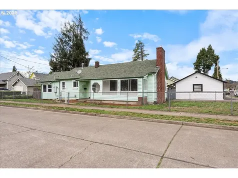 630 E Harrison Avenue Cottage Grove OR 97424