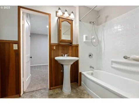 630 E Harrison Avenue Cottage Grove OR 97424