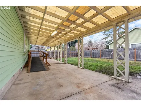 630 E Harrison Avenue Cottage Grove OR 97424