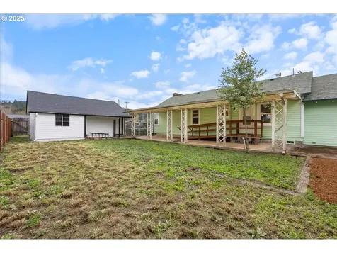 630 E Harrison Avenue Cottage Grove OR 97424