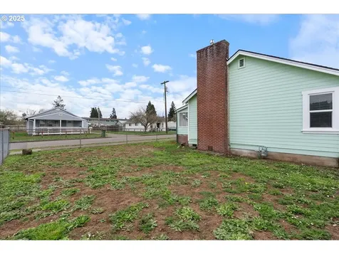 630 E Harrison Avenue Cottage Grove OR 97424
