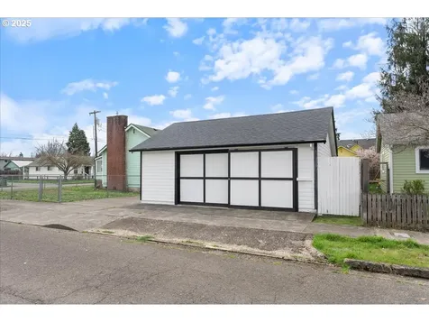 630 E Harrison Avenue Cottage Grove OR 97424
