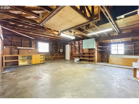 630 E Harrison Avenue Cottage Grove OR 97424