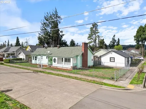 630 E Harrison Avenue Cottage Grove OR 97424
