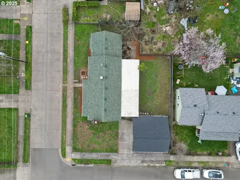 630 E Harrison Avenue Cottage Grove OR 97424