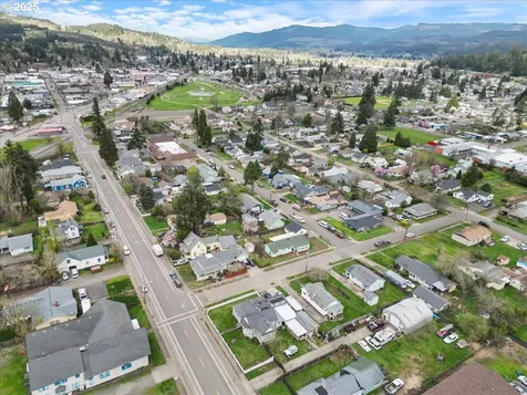 630 E Harrison Avenue Cottage Grove OR 97424