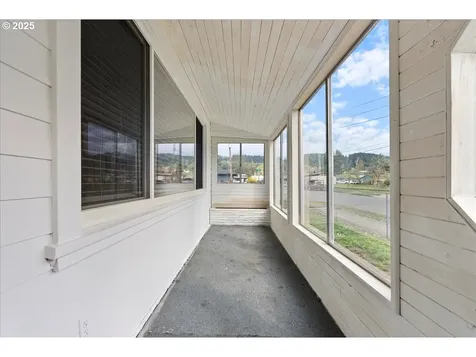 630 E Harrison Avenue Cottage Grove OR 97424