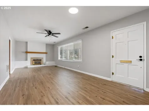 630 E Harrison Avenue Cottage Grove OR 97424