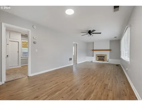 630 E Harrison Avenue Cottage Grove OR 97424