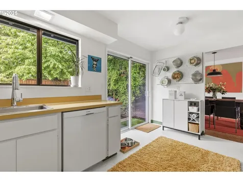 1917 SW Marigold Street Portland OR 97219