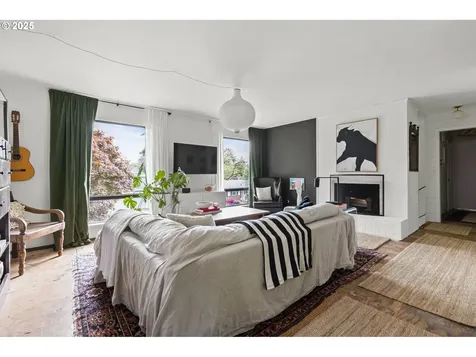 1917 SW Marigold Street Portland OR 97219