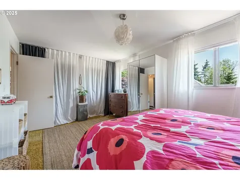 1917 SW Marigold Street Portland OR 97219