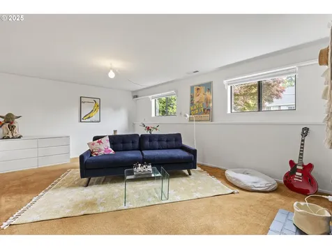 1917 SW Marigold Street Portland OR 97219