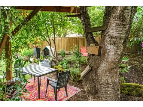 1917 SW Marigold Street Portland OR 97219