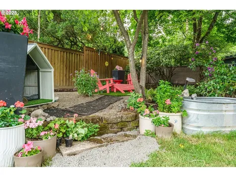 1917 SW Marigold Street Portland OR 97219