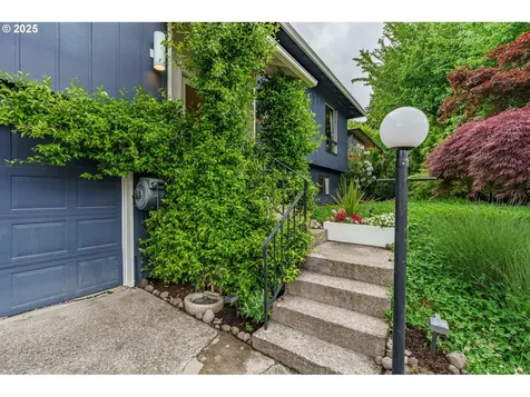 1917 SW Marigold Street Portland OR 97219