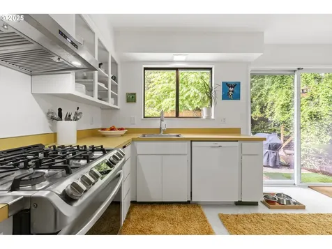 1917 SW Marigold Street Portland OR 97219