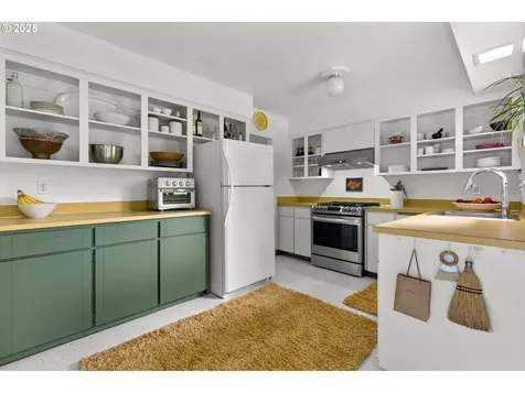 1917 SW Marigold Street Portland OR 97219