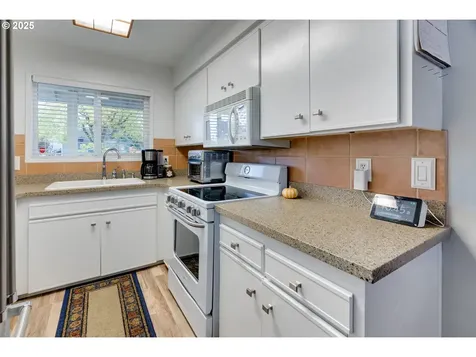 553 N Hayden Bay Drive Portland OR 97217