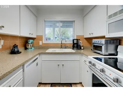 553 N Hayden Bay Drive Portland OR 97217
