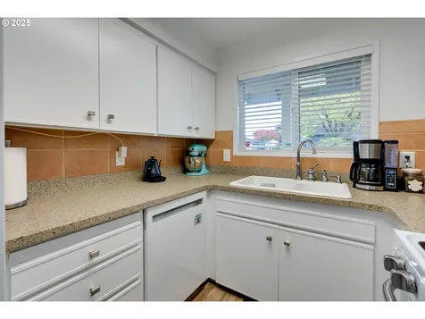 553 N Hayden Bay Drive Portland OR 97217