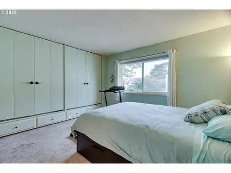 553 N Hayden Bay Drive Portland OR 97217