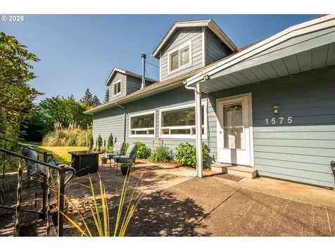 1575 N Henry Street Coquille OR 97423