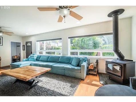 1575 N Henry Street Coquille OR 97423