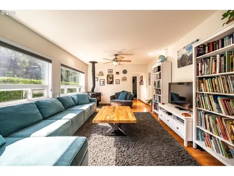 1575 N Henry Street Coquille OR 97423
