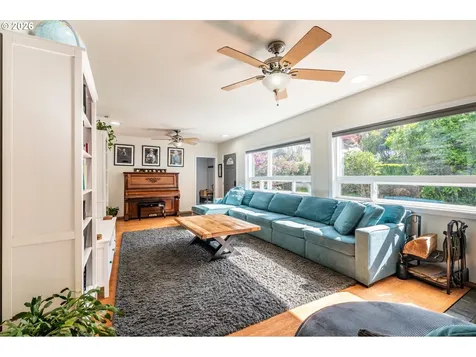 1575 N Henry Street Coquille OR 97423