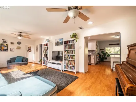 1575 N Henry Street Coquille OR 97423