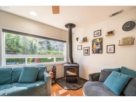 1575 N Henry Street Coquille OR 97423