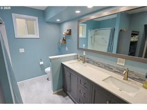 1575 N Henry Street Coquille OR 97423