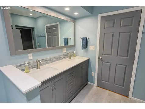 1575 N Henry Street Coquille OR 97423