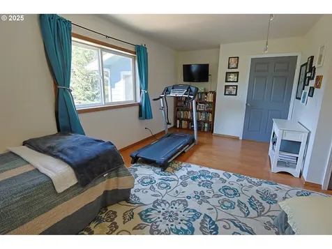 1575 N Henry Street Coquille OR 97423