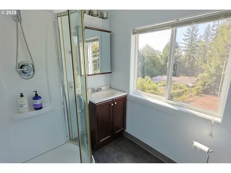 1575 N Henry Street Coquille OR 97423