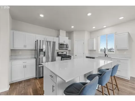 2390 Halter Drive Woodburn OR 97071
