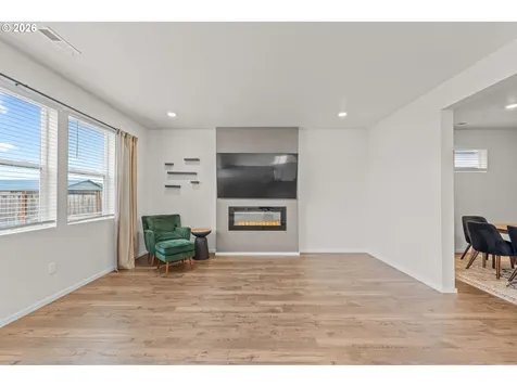 2390 Halter Drive Woodburn OR 97071