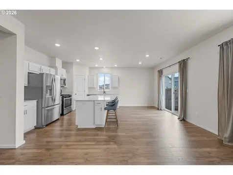 2390 Halter Drive Woodburn OR 97071