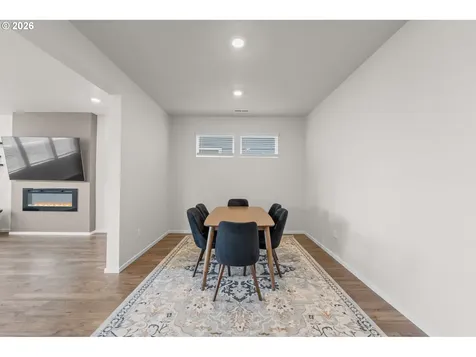 2390 Halter Drive Woodburn OR 97071