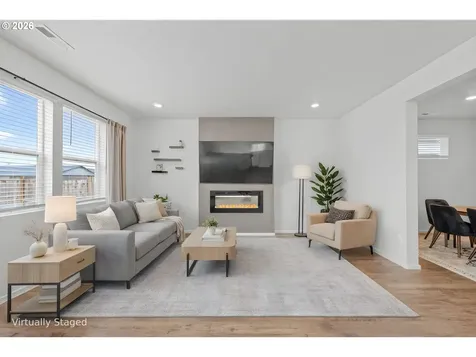 2390 Halter Drive Woodburn OR 97071