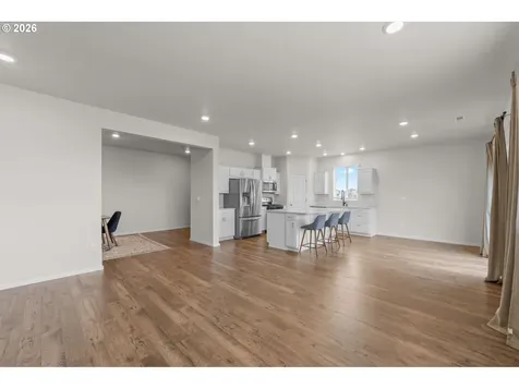 2390 Halter Drive Woodburn OR 97071