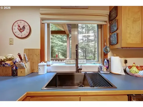 615 N Larch Street Cannon Beach OR 97110